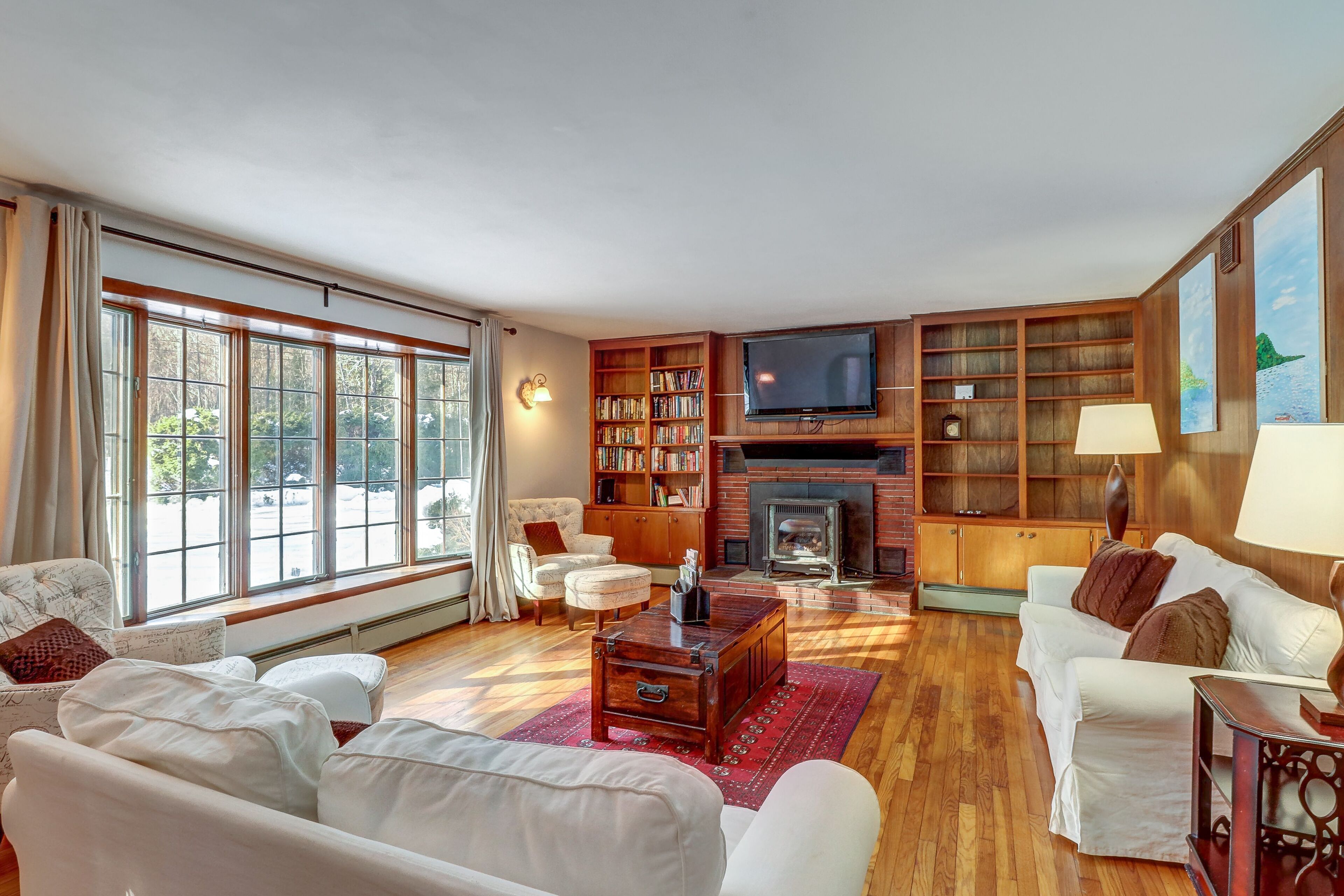 Spacious home with WiFi, Private Pool, & Hot Tub - Near Slopes & Lake