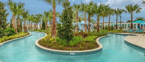 Utomhuspool och uppvärmd pool