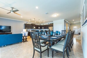 Dining - 9 Bedroom w/ Private Lakeview Pool & Hot Tub. Professionally Decorated. (Kissimmee)
