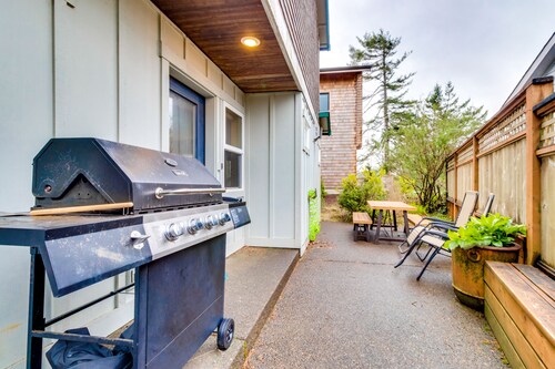 Rentouttava, koiraystävällinen talo w / patio ja tilava olohuone. (MCA # 439)