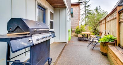 Rentouttava, koiraystävällinen talo w / patio ja tilava olohuone. (MCA # 439)