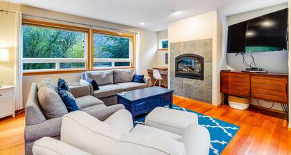 Relaxing dog-friendly home with patio & spacious living area (MCA #439)