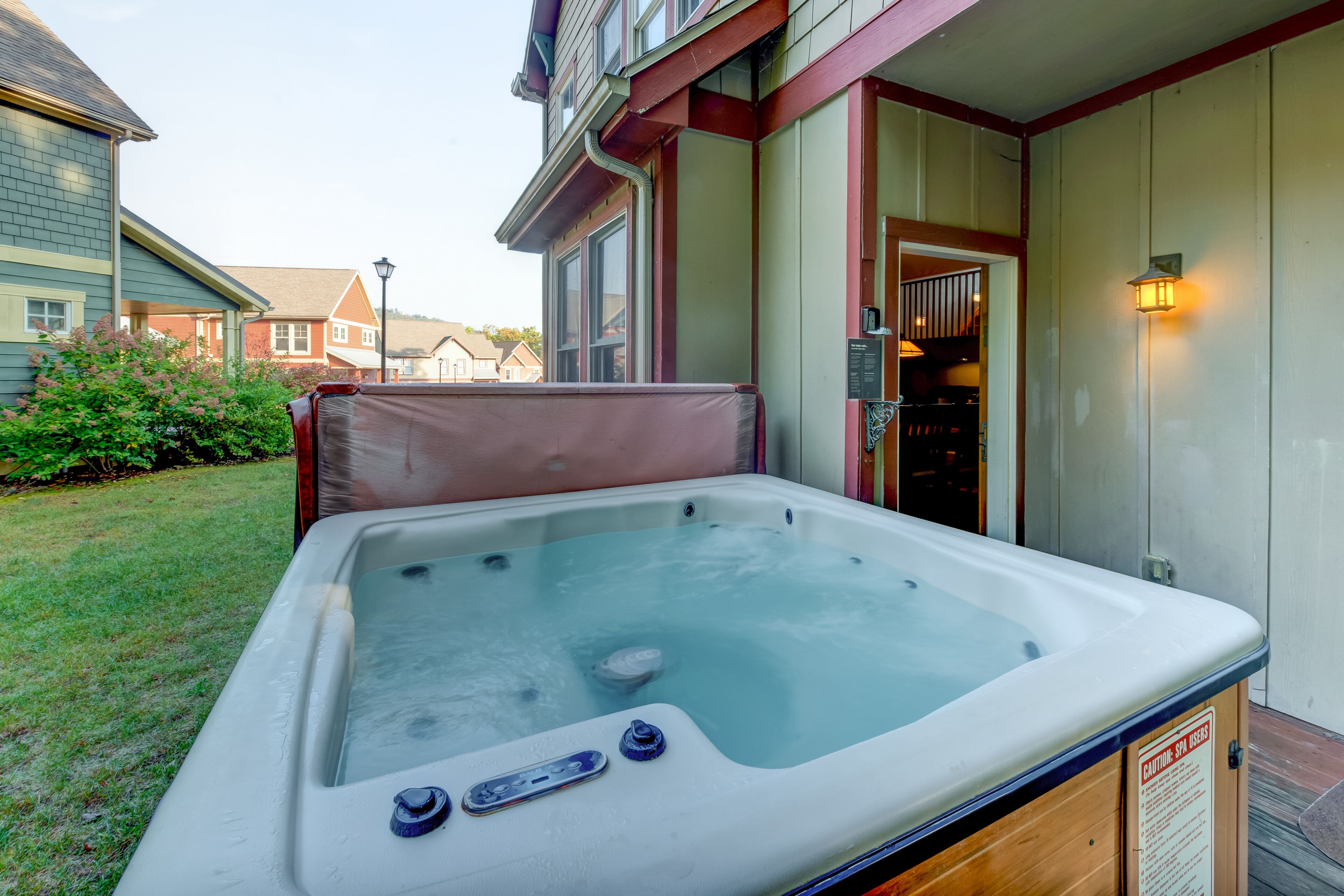 Spacious home with convenient location & hot tub - near lake & dining