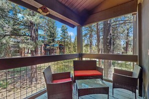 Property grounds - Vintage Ski Condo Close to Slopes with WiFi, Shared Pools/Hot Tub, & Tennis (NorthStar-Truckee)