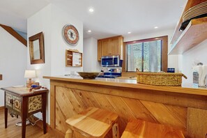 Fridge, microwave, oven, stovetop - Vintage Ski Condo Close to Slopes with WiFi, Shared Pools/Hot Tub, & Tennis (NorthStar-Truckee)
