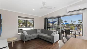 Deluxe 2 Bedroom Cabin - Sleeps 6 | Living area | Flat-screen TV