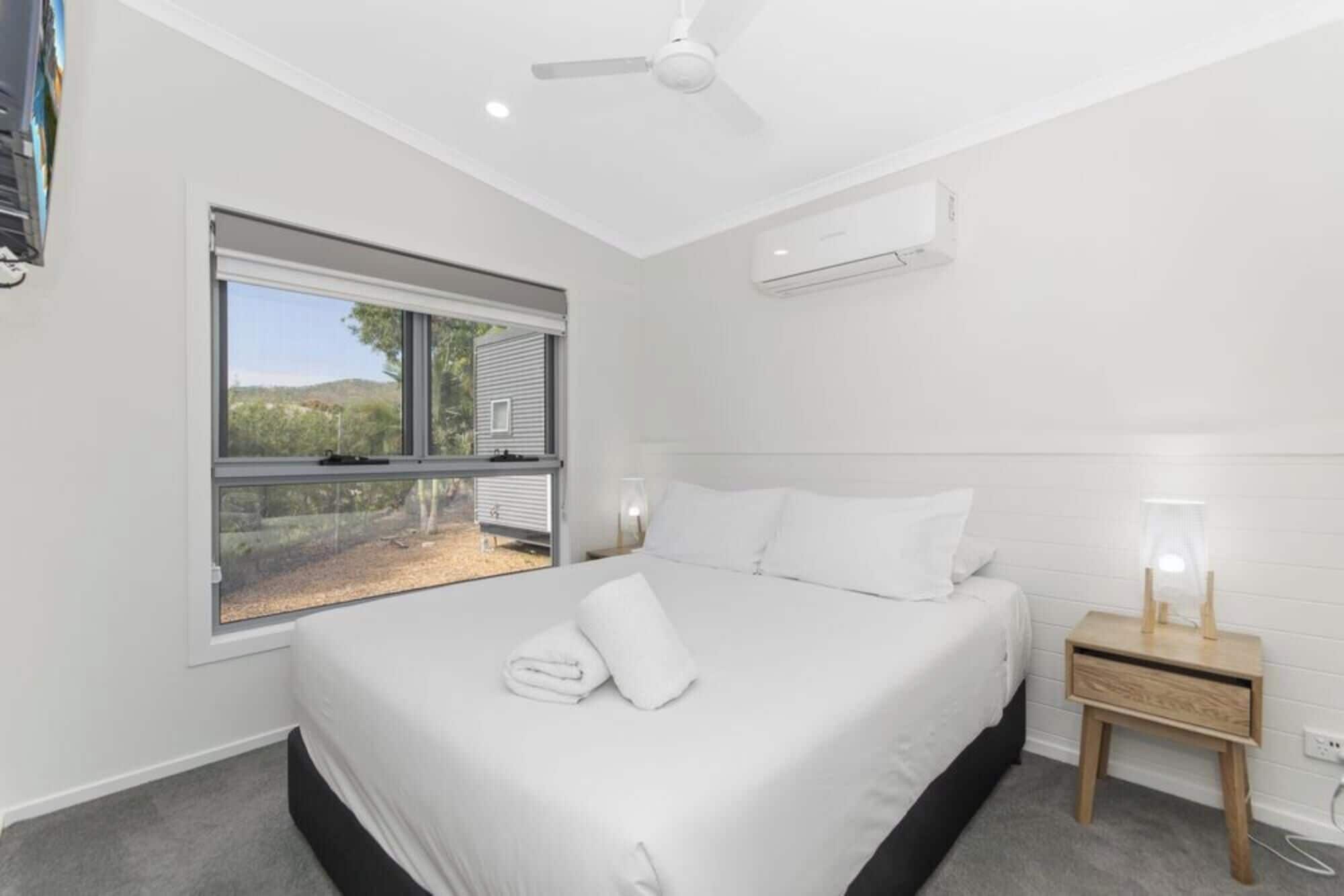 Deluxe 2 Bedroom Cabin - Sleeps 6