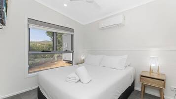 Deluxe 2 Bedroom Cabin - Sleeps 6