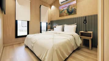 Superior 2 Bedroom Cabin - Sleeps 6 | Individually decorated, iron/ironing board, bed sheets