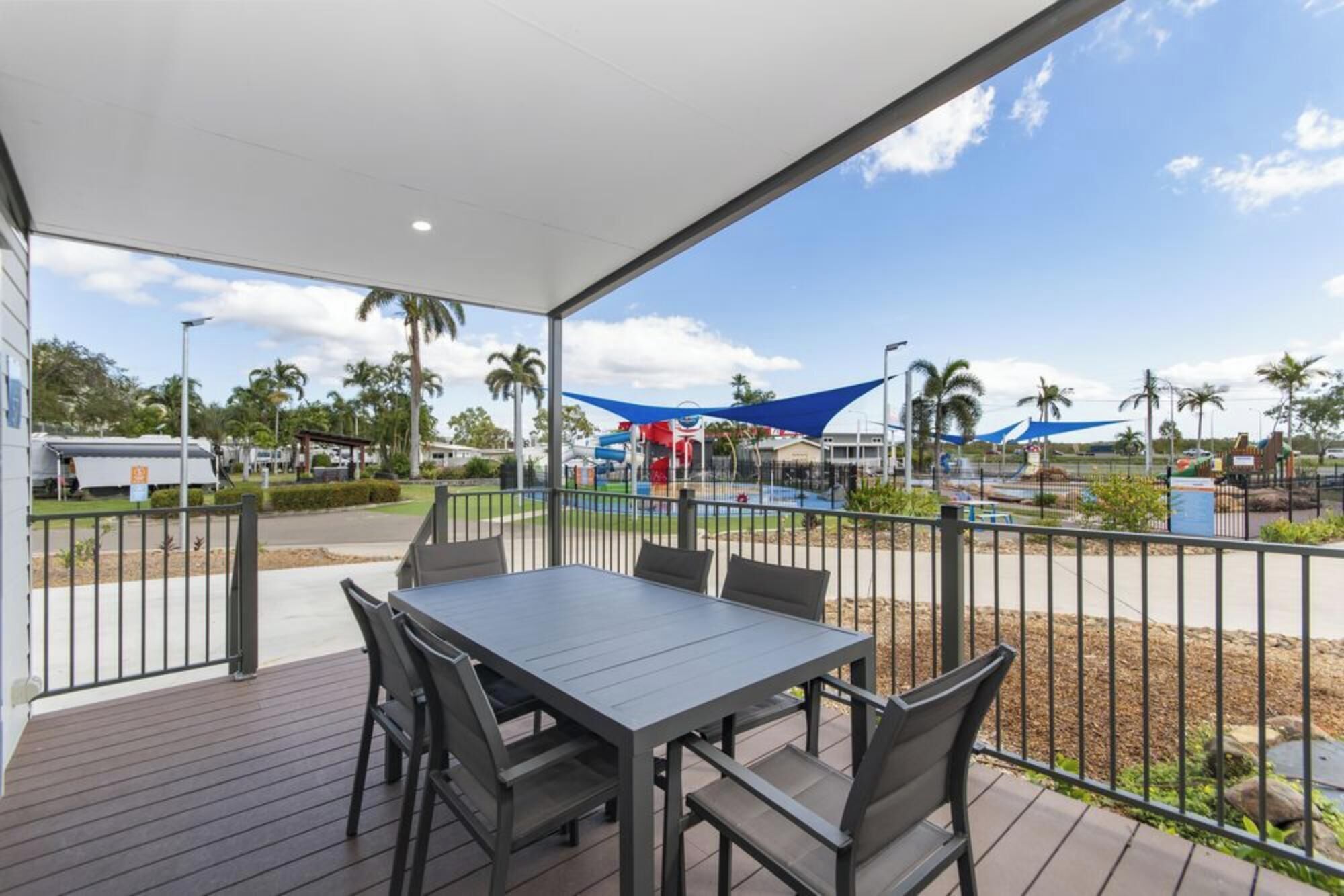 Deluxe 2 Bedroom Cabin - Sleeps 6 | Terrace/patio