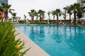 Outdoor pool - Vinhomes Central Park - MM Home (Ho Chi Minh City)