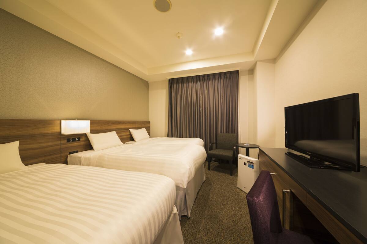WiFi (free), bed sheets