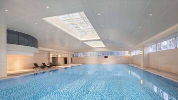 Piscina coperta, piscina all'aperto