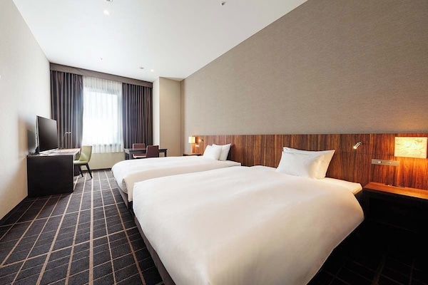 Cortinas blackout, wifi gratis y ropa de cama