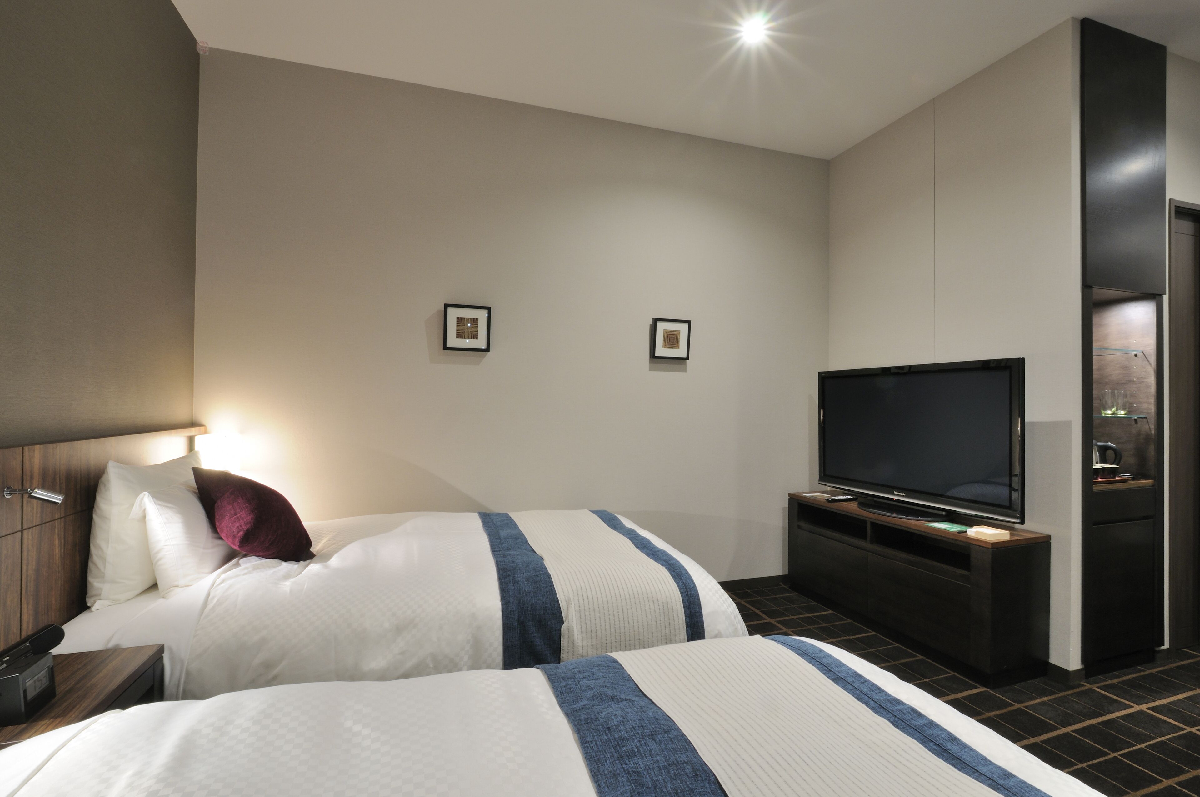 blackout curtains, free wifi, bed sheets