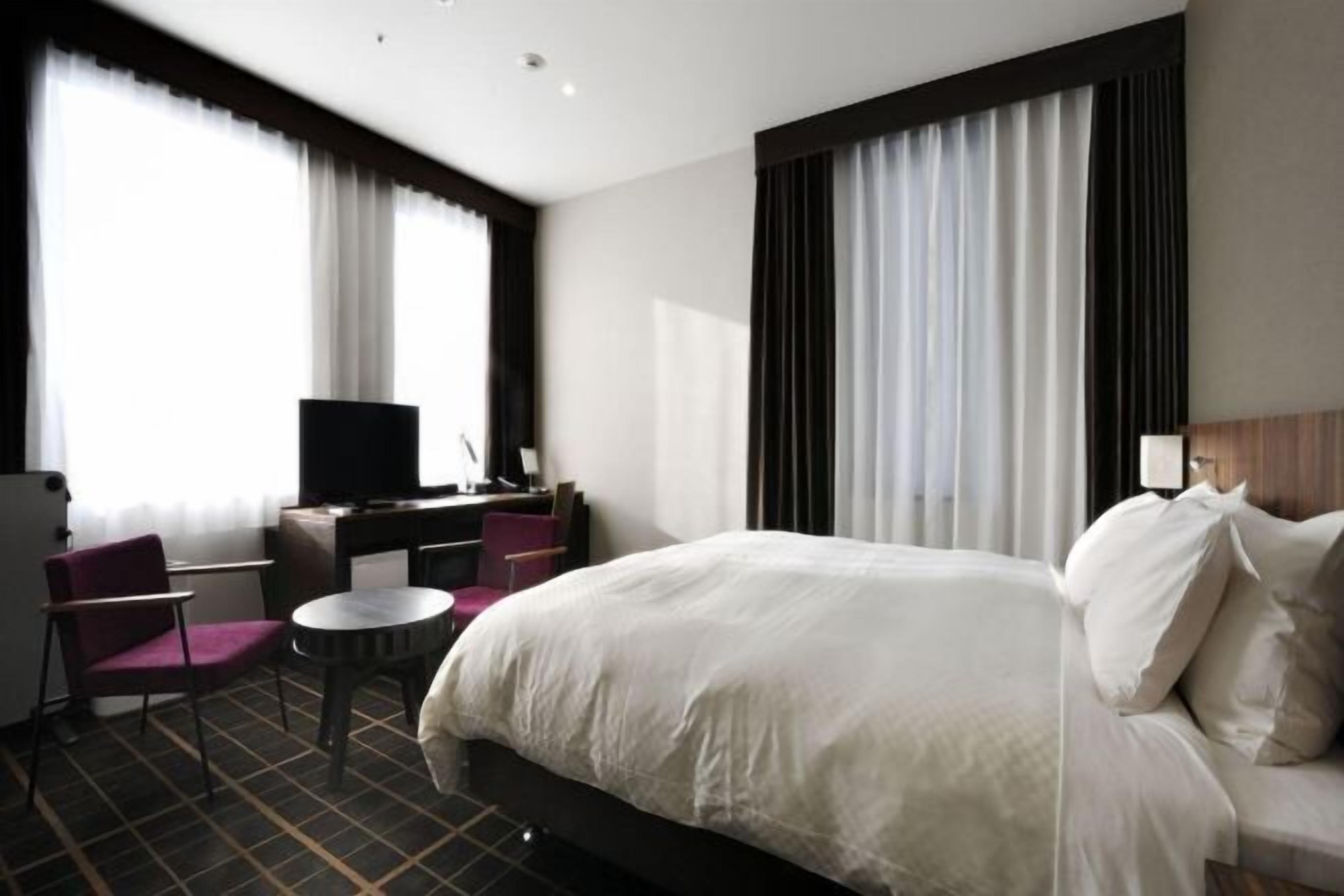 Langsir/tirai gelap terus, Wi-fi percuma, cadar katil 