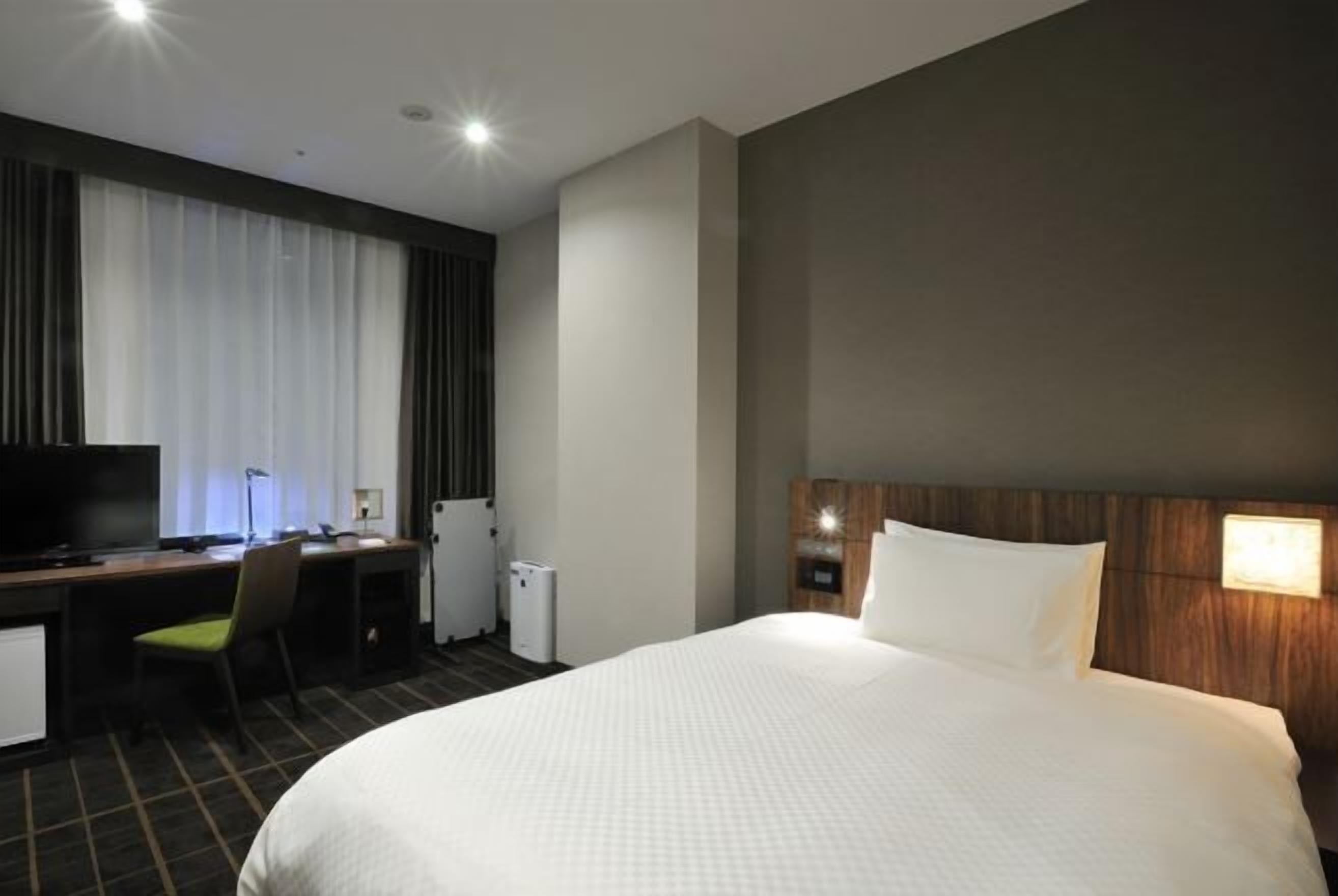 Langsir/tirai gelap terus, Wi-fi percuma, cadar katil 