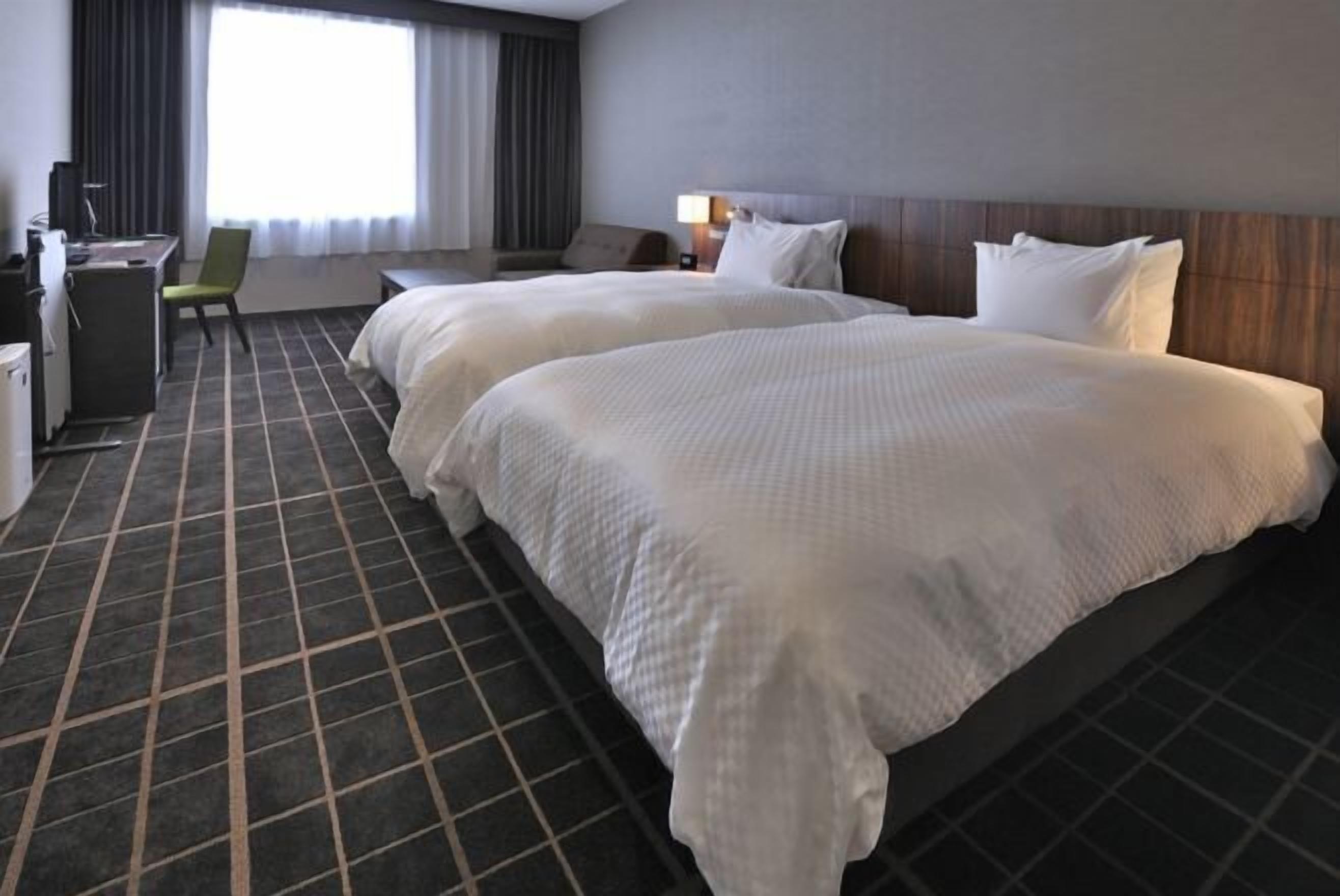 Langsir/tirai gelap terus, Wi-fi percuma, cadar katil 