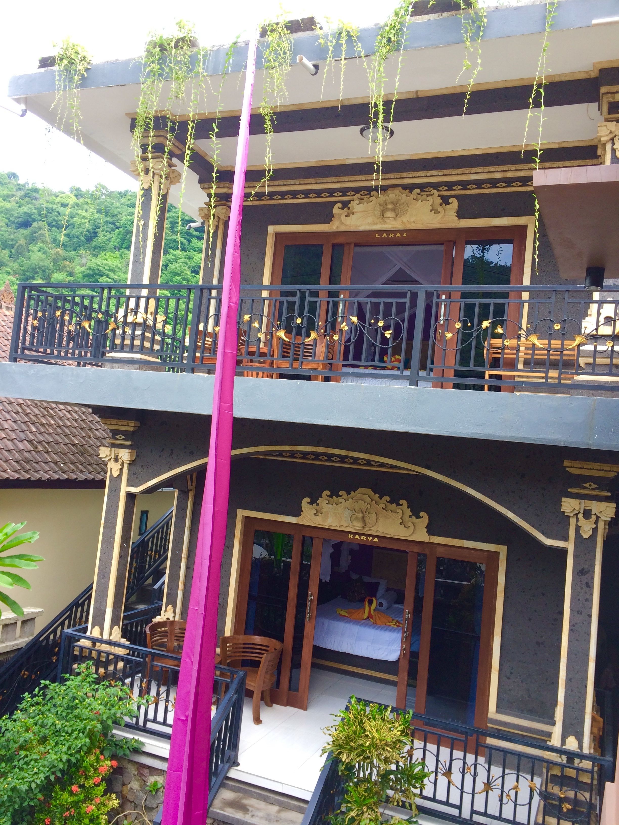 Vista frontal de la propiedad