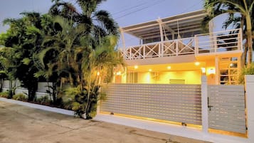 Exclusive Villa, 3 Bedrooms, Pool View