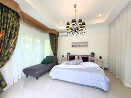 エクスクルーシブ ヴィラ 3 ベッドルーム プールビュー | 3 室のベッドルーム、エジプト綿のシーツ、低刺激性寝具、セレクト コンフォート製ベッド