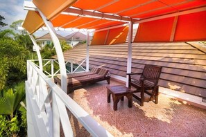 Biệt thự Exclusive, 3 phòng ngủ, quang cảnh hồ bơi | Hiên