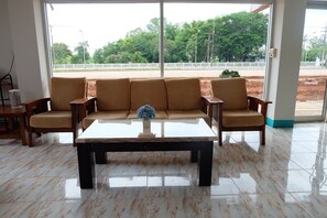 Área de estar no saguão