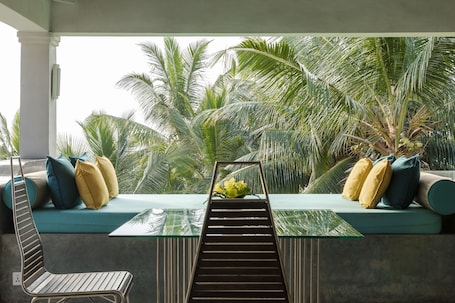 Exterior. Coco Tangalla