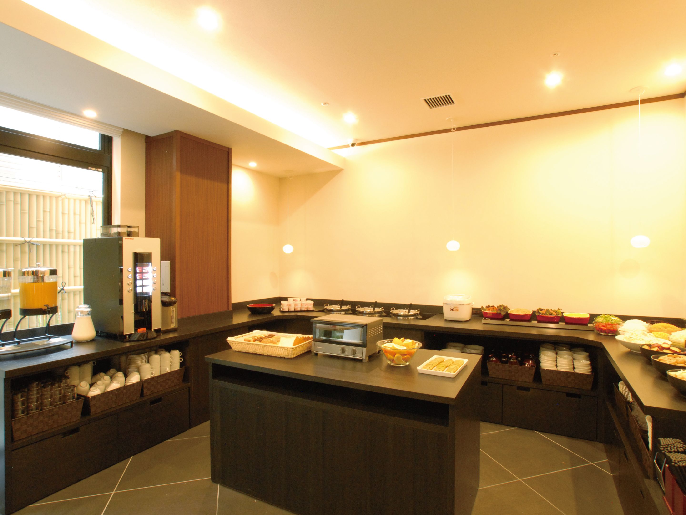 daily buffet breakfast (jpy 800.00 per person)