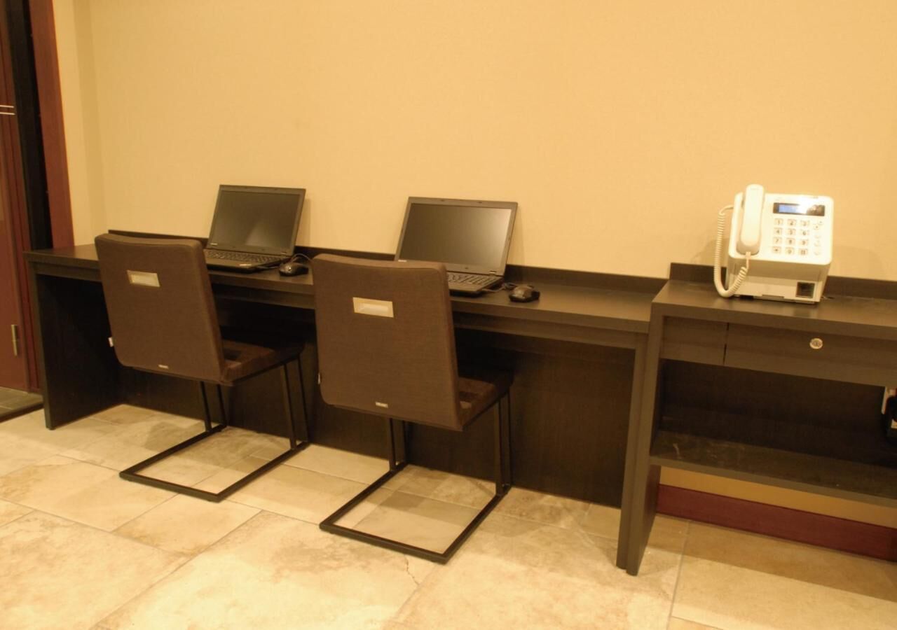 desk, soundproofing, free wifi, bed sheets