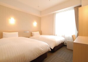 A hotel room with two beds, a desk, and a window with curtains. - AB Hotel Kyoto Shijo Horikawa (Kyoto)