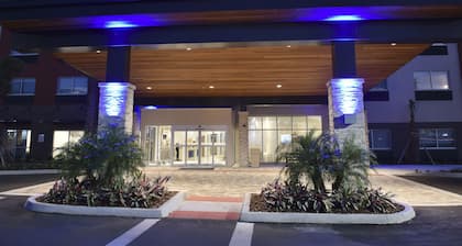 Holiday Inn Express & Suites - Orlando - Southeast by IHG