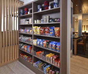 Snack bar - Holiday Inn Express & Suites - Orlando - Southeast by IHG (Orlando)