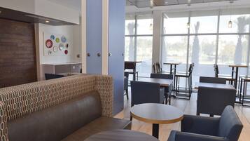 Sudah termasuk sarapan ala kontinental setiap hari