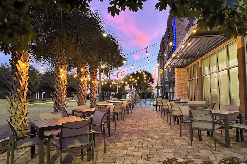 Holiday Inn Express & Suites - Orlando - Southeast by IHG