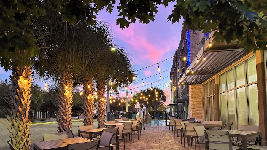 Holiday Inn Express & Suites - Orlando - Southeast by IHG