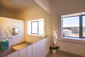 獨棟房屋, 5 間臥室, 河景 | 浴室 | 淋浴設備、淋浴花灑、毛巾