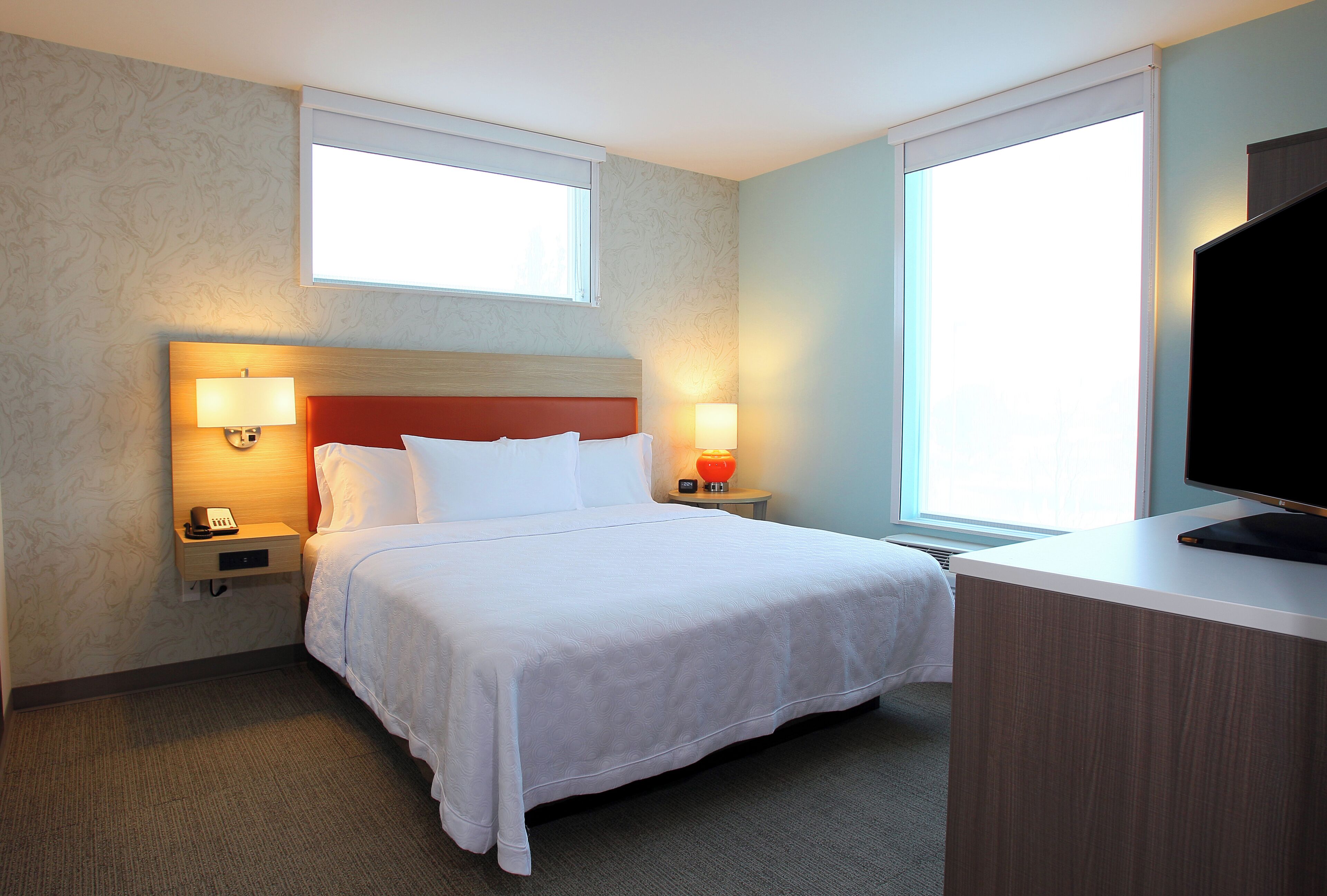 Caja de seguridad en la habitación y escritorio 