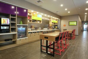 Free daily continental breakfast  - Home2 Suites by Hilton Nampa (Nampa)