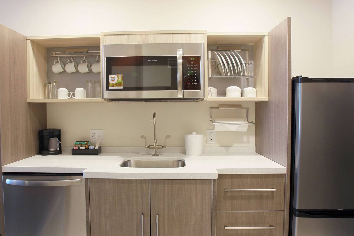 fridge, microwave, dishwasher, coffee/tea maker