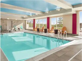 Indoor pool, sun loungers