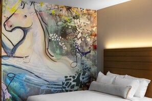 Bộ đồ giường cao cấp, nệm có lớp đệm bông, bàn 