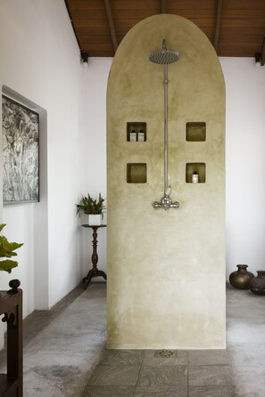 Cinnamon Hill Suite | Bathroom | Free toiletries, hair dryer, bathrobes, bidet - The Last House (Morakatiyara)