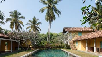 Outdoor pool, pool loungers