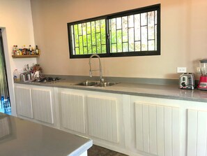 Family House, 2 Bedrooms | Private kitchen | Fridge, microwave, oven, stovetop - La Belle Créole (Las Galeras)