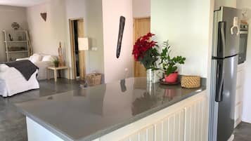 Family House, 2 Bedrooms | Private kitchen | Fridge, microwave, oven, stovetop