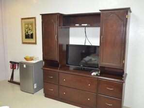 In-room safe, free WiFi, bed sheets