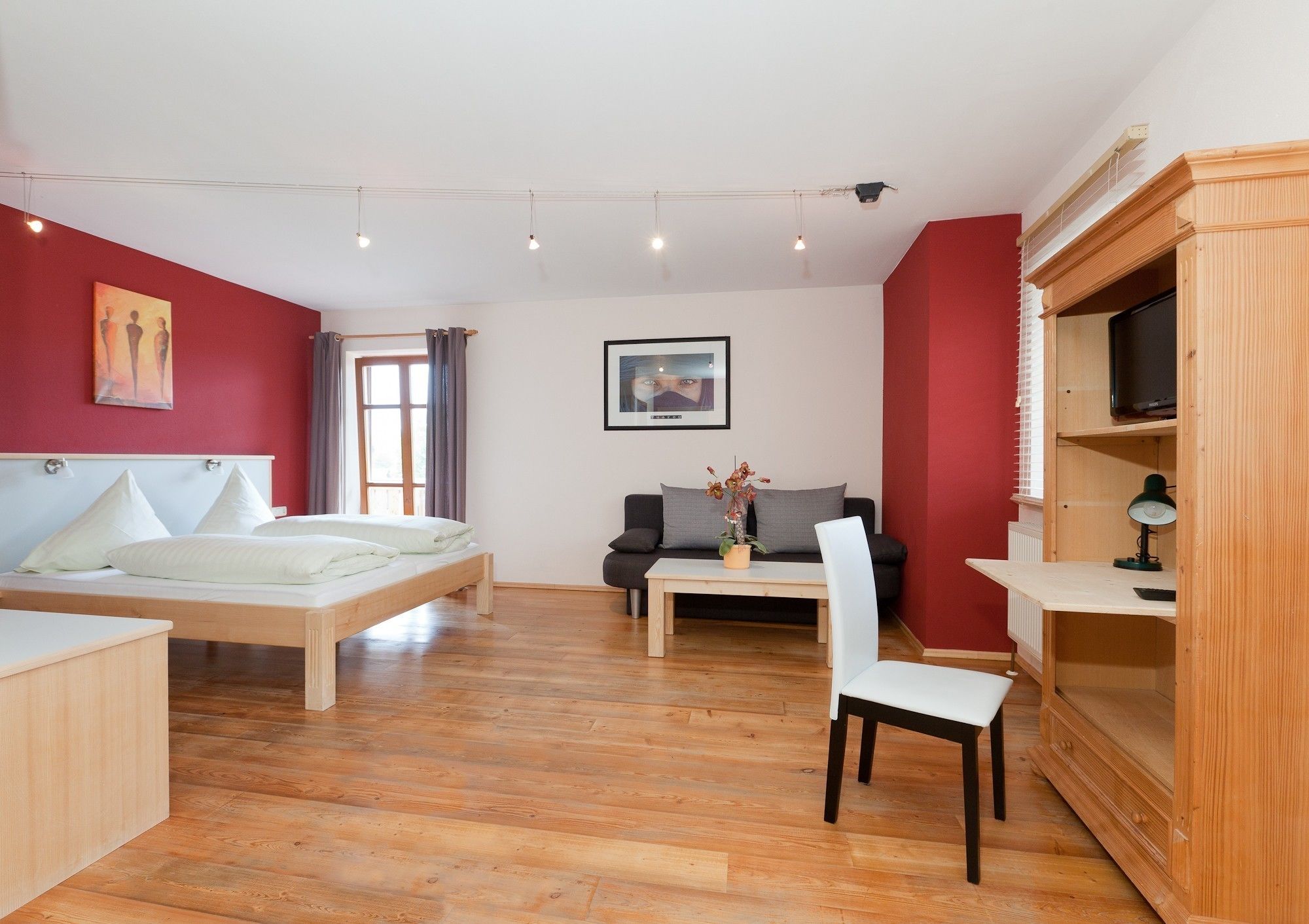 triple room | 1 bedroom, desk, free wifi, bed sheets