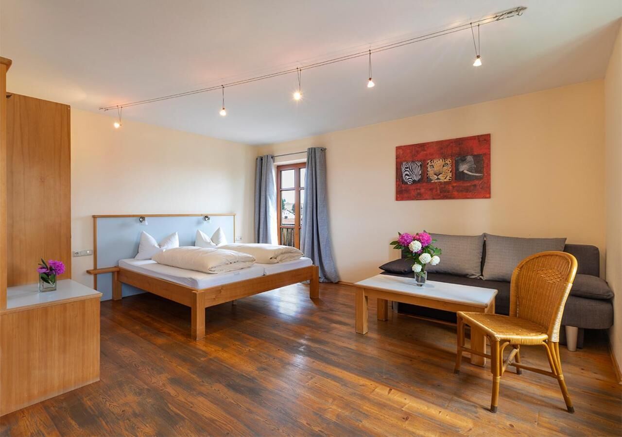 デスク、WiFi (無料)、ベッドシーツ