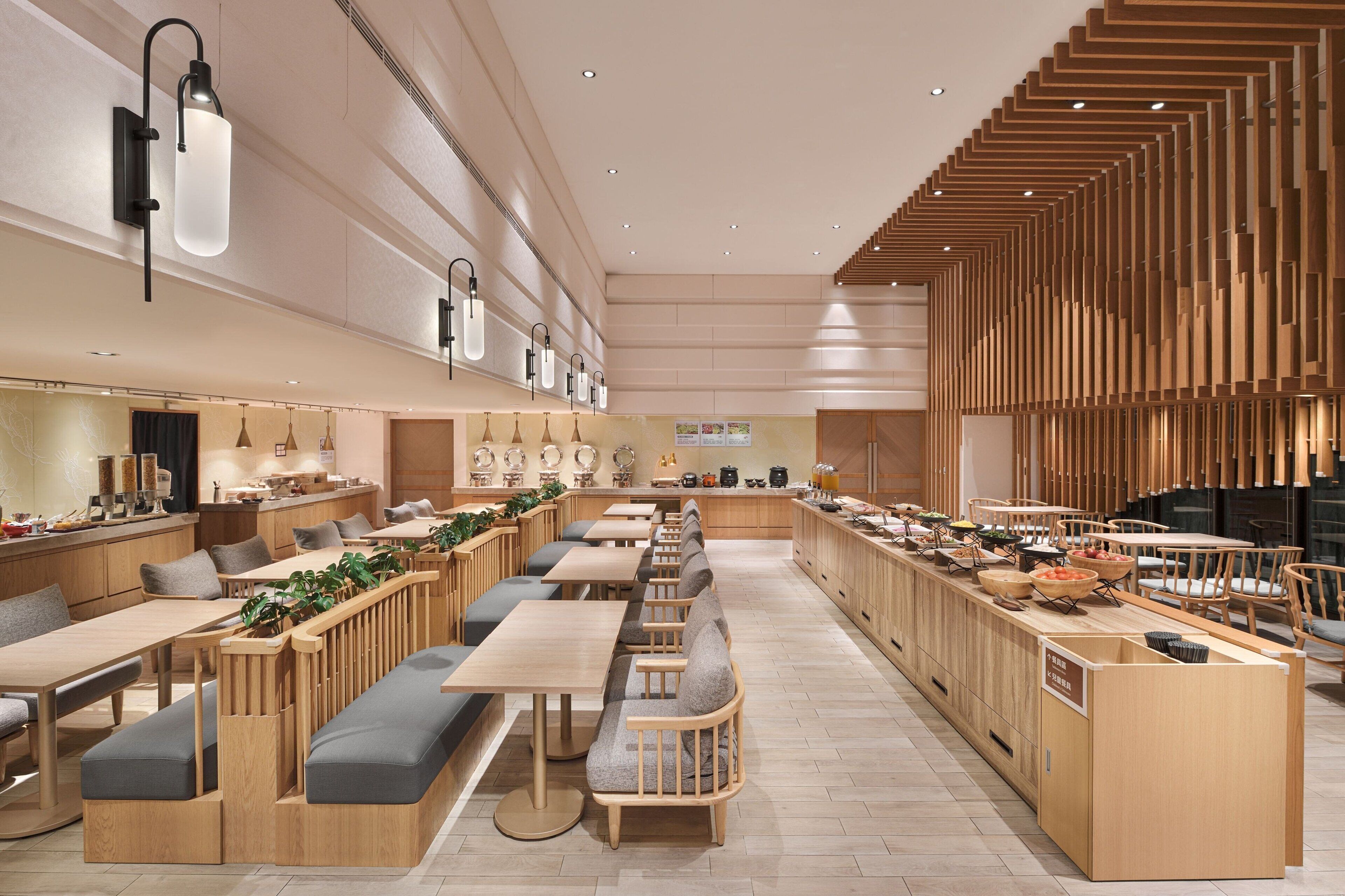 3 restaurants, breakfast, lunch, dinner served; Taiwanese cuisine 